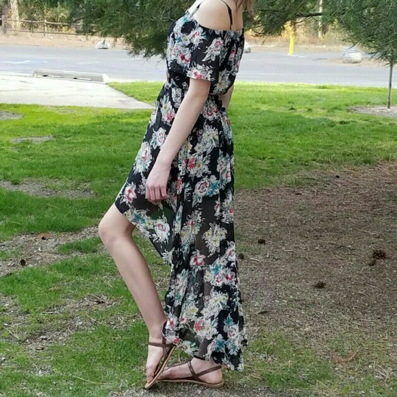 Beautiful Floral Print Dress - Picture 2 of 3